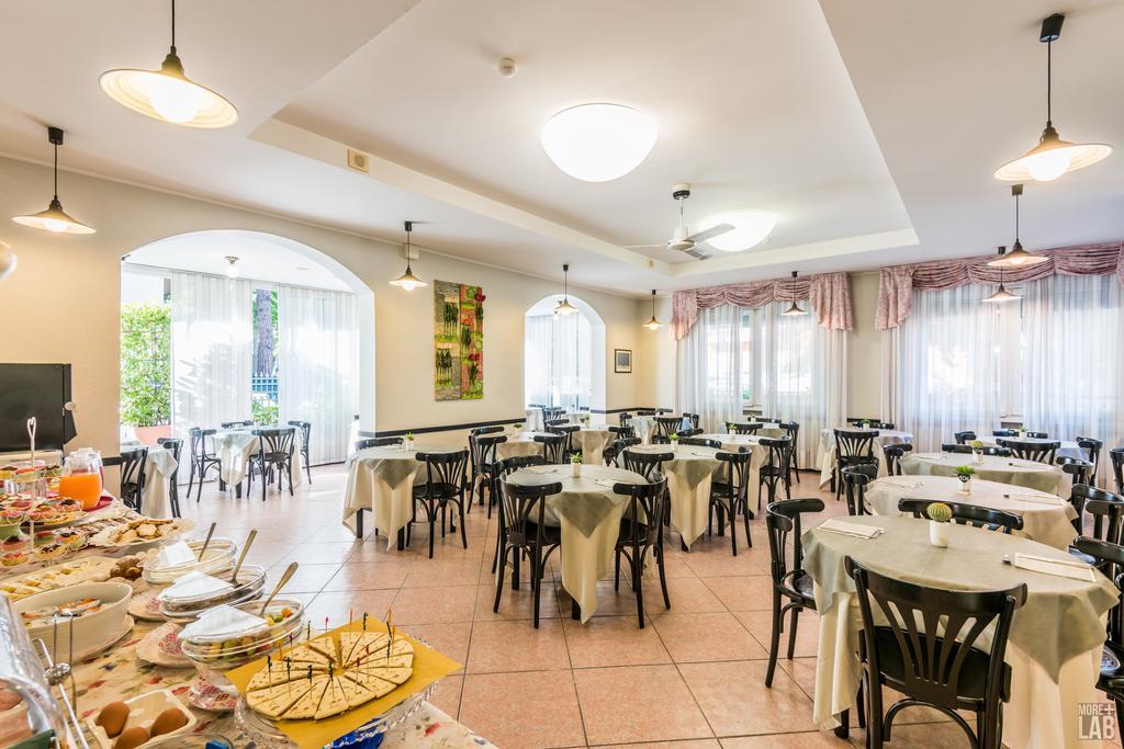 B&B Hotel Souvenir Cesenatico Buitenkant foto